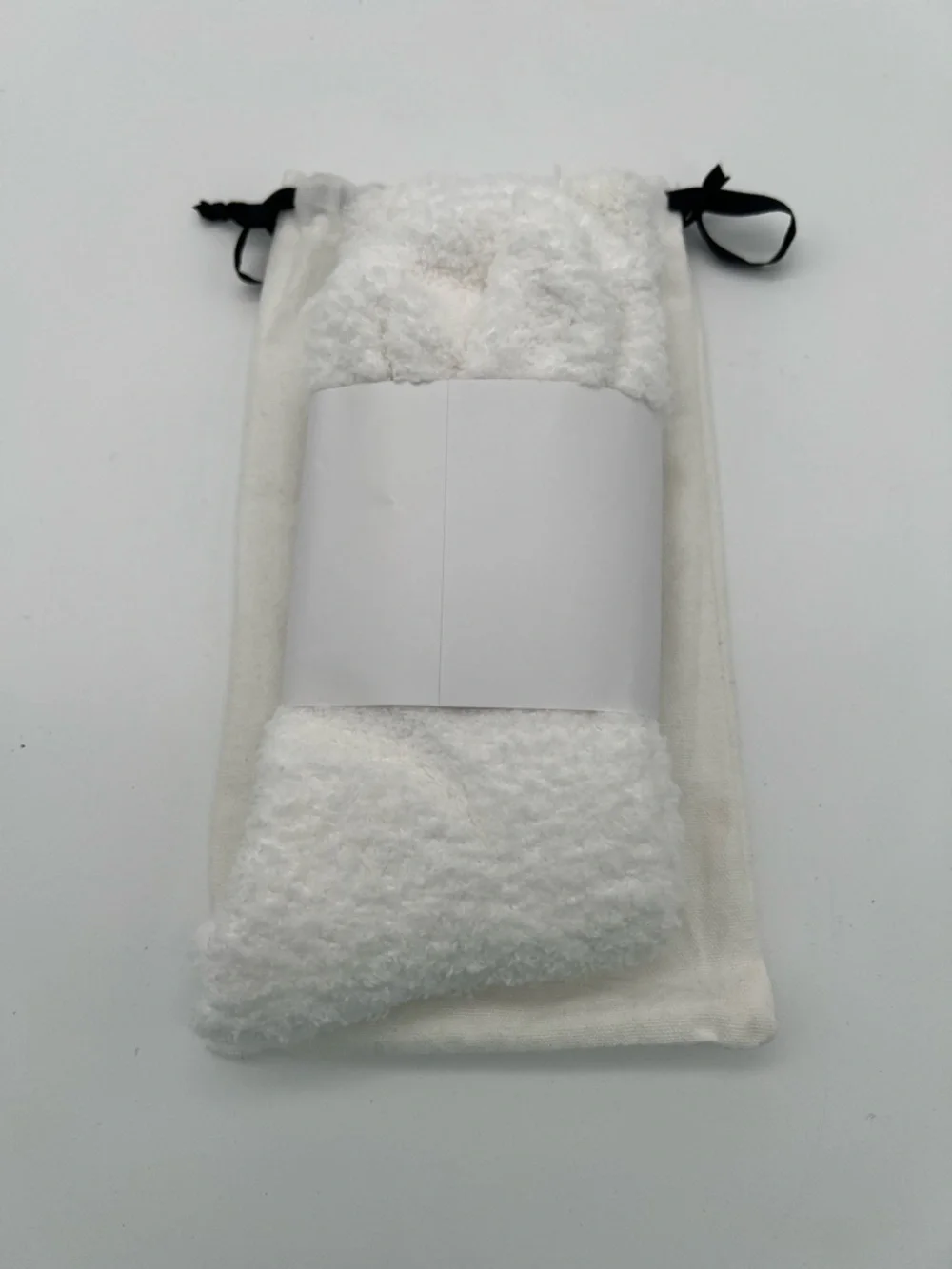 T+M Sweet Dreams White Plush Cloud Socks Sleep Lounge Socks with Drawstring Bag